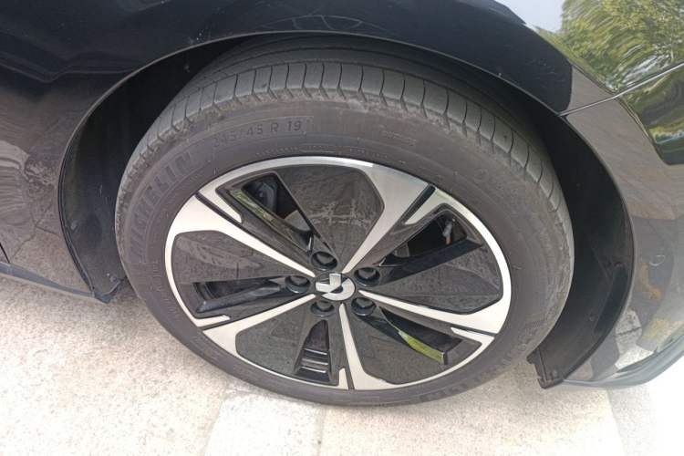 Used Nio ET5T 2024 75kWh Touring Right Front Wheel Hub
