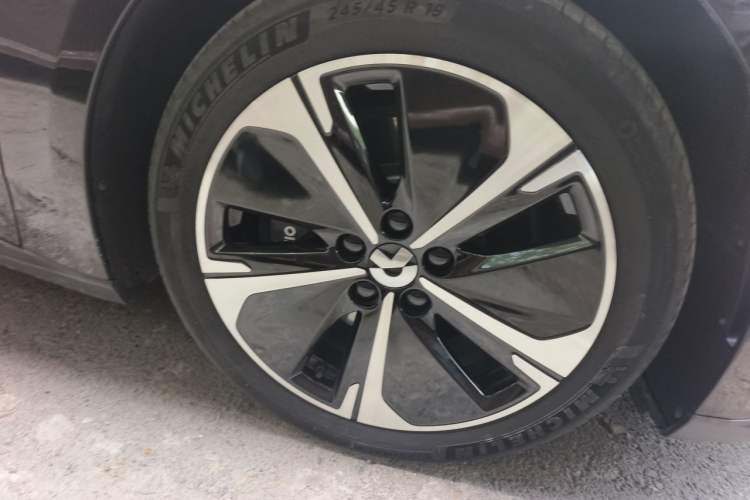 Used Nio ET5T 2024 75kWh Touring Right Front Wheel Hub