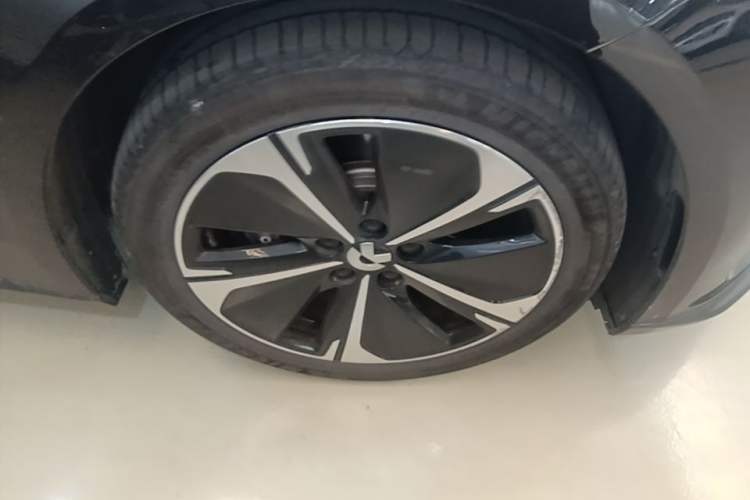 Used Nio ET5T 2024 75kWh Touring Right Front Wheel Hub