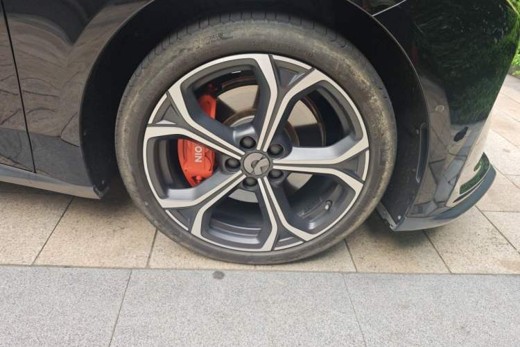 Used Nio ET5T 2024 75kWh Touring Right Front Wheel Hub