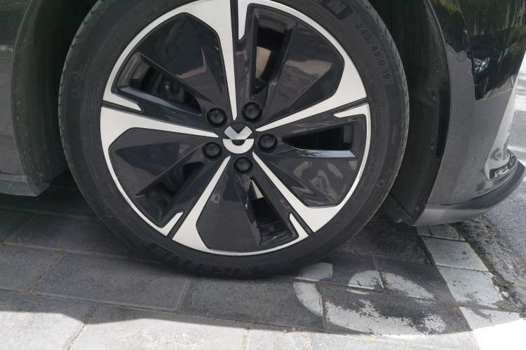 Used Nio ET5T 2024 75kWh Touring Right Front Wheel Hub
