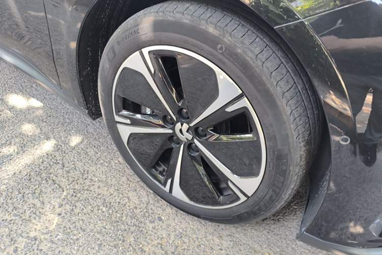 Used Nio ET5T 2024 75kWh Touring Right Front Wheel Hub