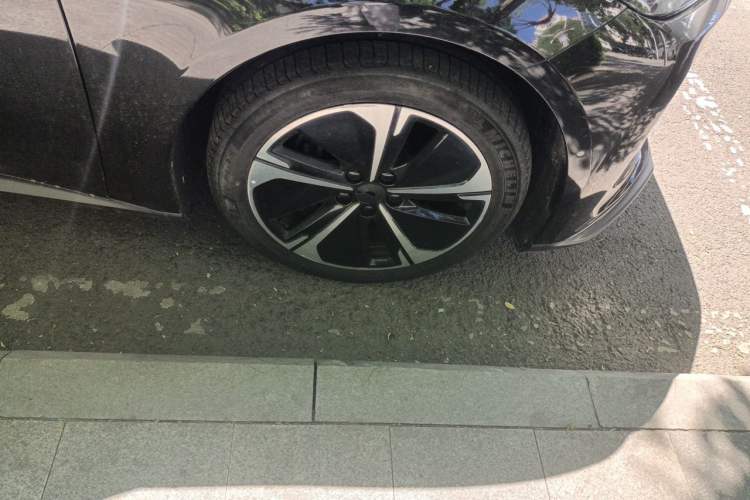 Used Nio ET5T 2024 75kWh Touring Right Front Wheel Hub