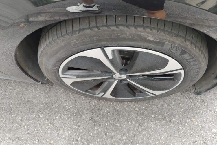 Used Nio ET5T 2024 75kWh Touring Right Front Wheel Hub
