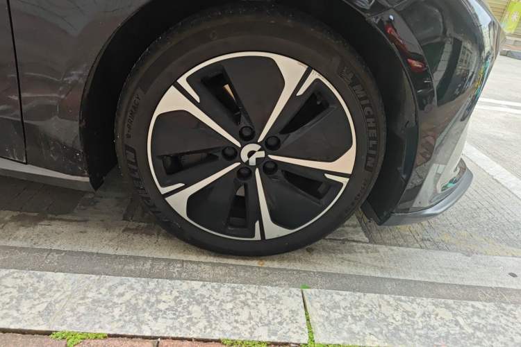 Used Nio ET5T 2024 75kWh Touring Right Front Wheel Hub