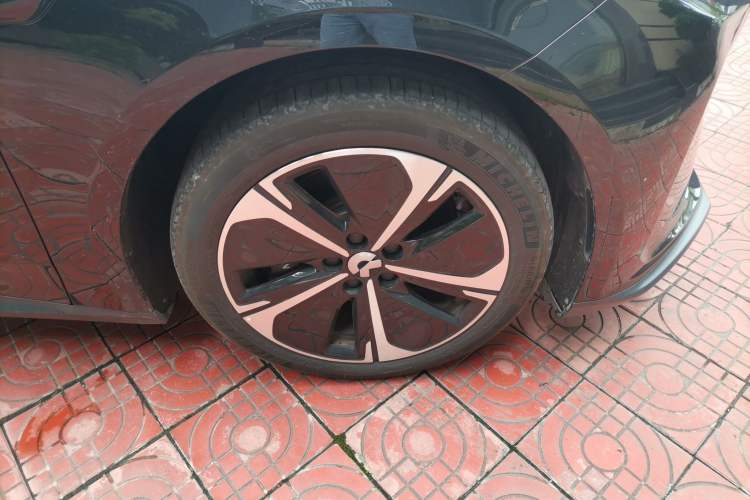 Used Nio ET5T 2024 75kWh Touring Right Front Wheel Hub