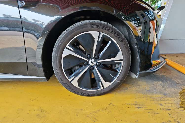 Used Nio ET5T 2024 75kWh Touring Right Front Wheel Hub