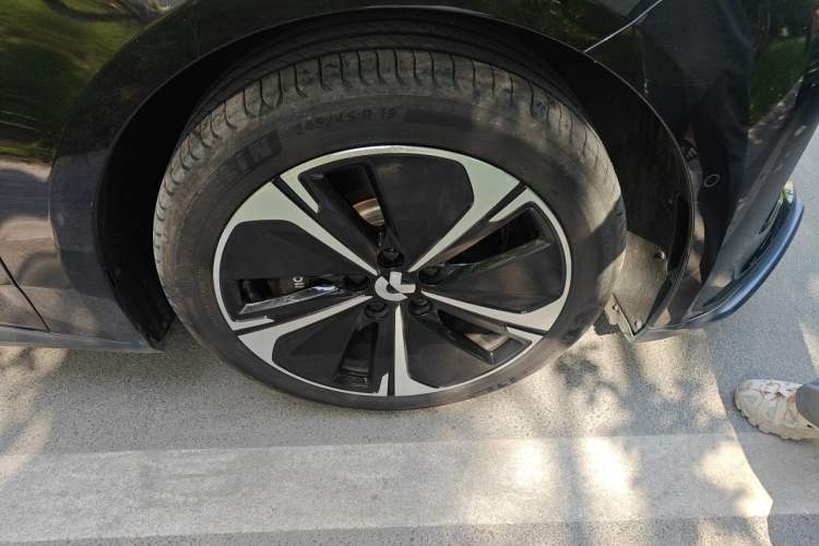 Used Nio ET5T 2024 75kWh Touring Right Front Wheel Hub