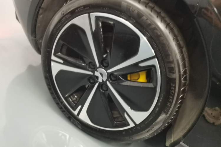 Used Nio ET5T 2024 75kWh Touring Right Rear Wheel Hub