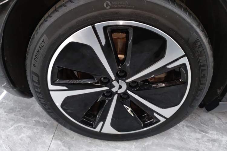 Used Nio ET5T 2024 75kWh Touring Right Rear Wheel Hub