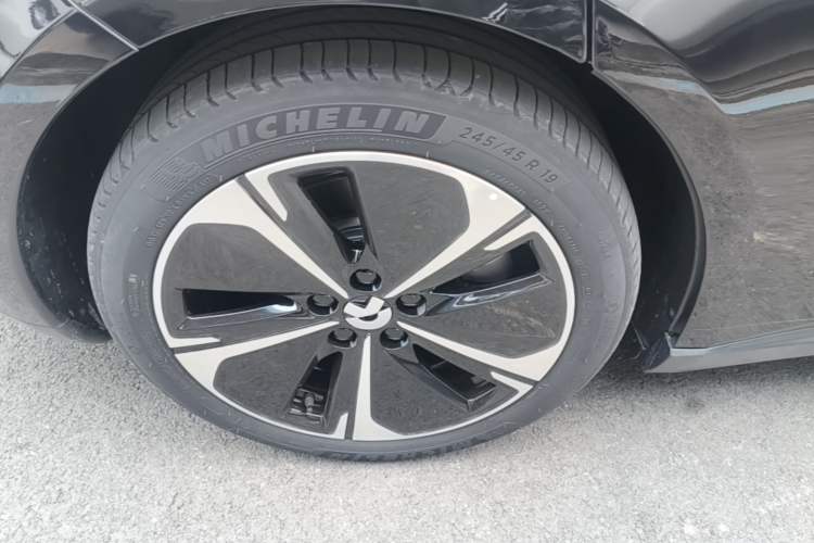Used Nio ET5T 2024 75kWh Touring Right Rear Wheel Hub