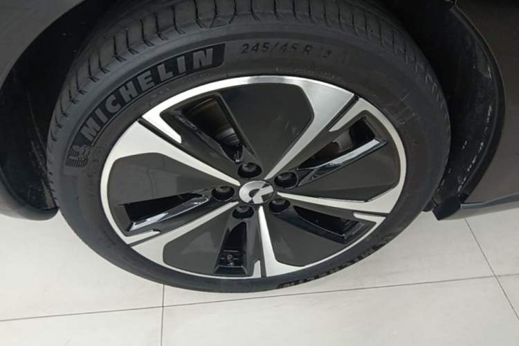 Used Nio ET5T 2024 75kWh Touring Right Rear Wheel Hub