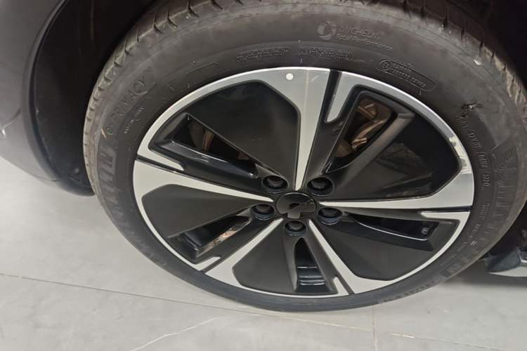 Used Nio ET5T 2024 75kWh Touring Right Rear Wheel Hub