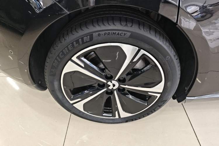 Used Nio ET5T 2024 75kWh Touring Right Rear Wheel Hub