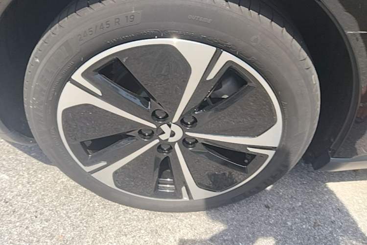 Used Nio ET5T 2024 75kWh Touring Right Rear Wheel Hub
