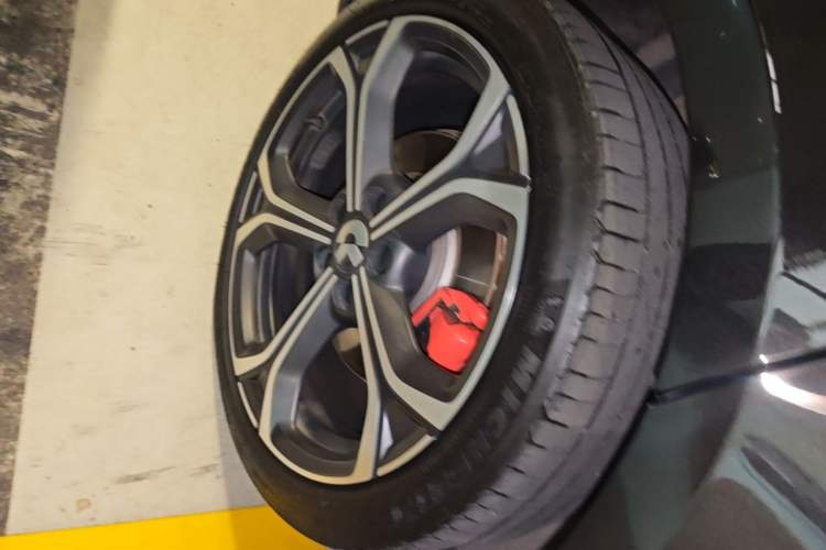 Used Nio ET5T 2024 75kWh Touring Right Rear Wheel Hub