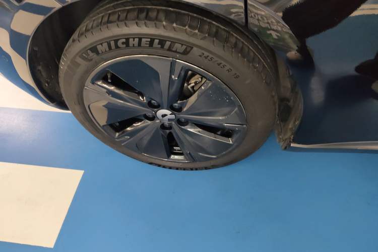 Used Nio ET5T 2024 75kWh Touring Right Rear Wheel Hub