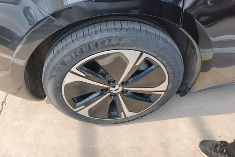 Used Nio ET5T 2024 75kWh Touring Right Rear Wheel Hub