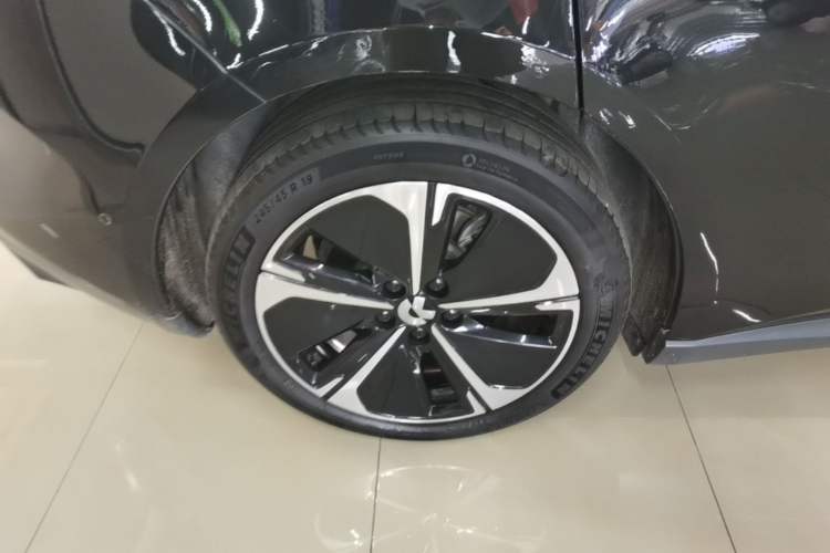 Used Nio ET5T 2024 75kWh Touring Right Rear Wheel Hub