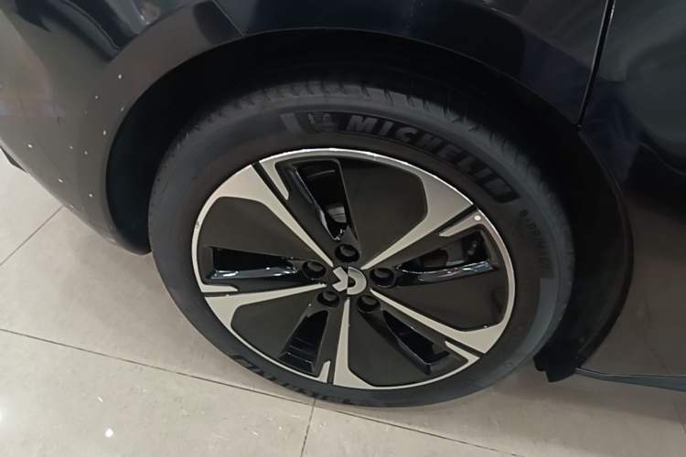 Used Nio ET5T 2024 75kWh Touring Right Rear Wheel Hub
