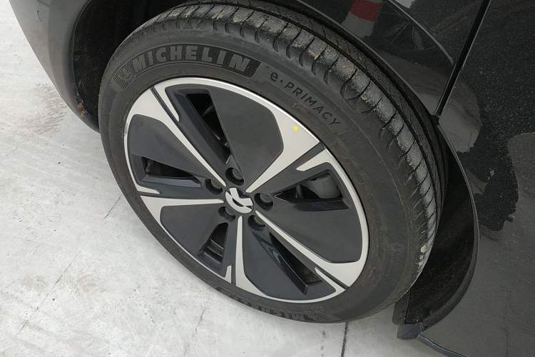 Used Nio ET5T 2024 75kWh Touring Right Rear Wheel Hub