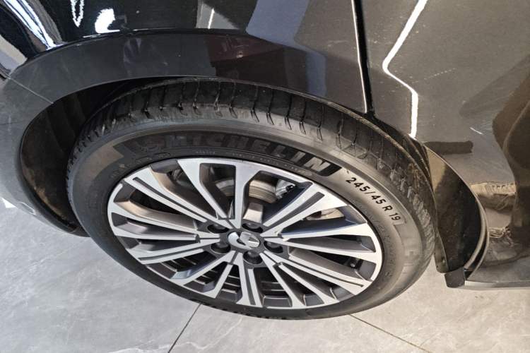 Used Nio ET5T 2024 75kWh Touring Right Rear Wheel Hub