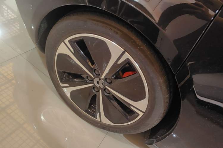 Used Nio ET5T 2024 75kWh Touring Right Rear Wheel Hub