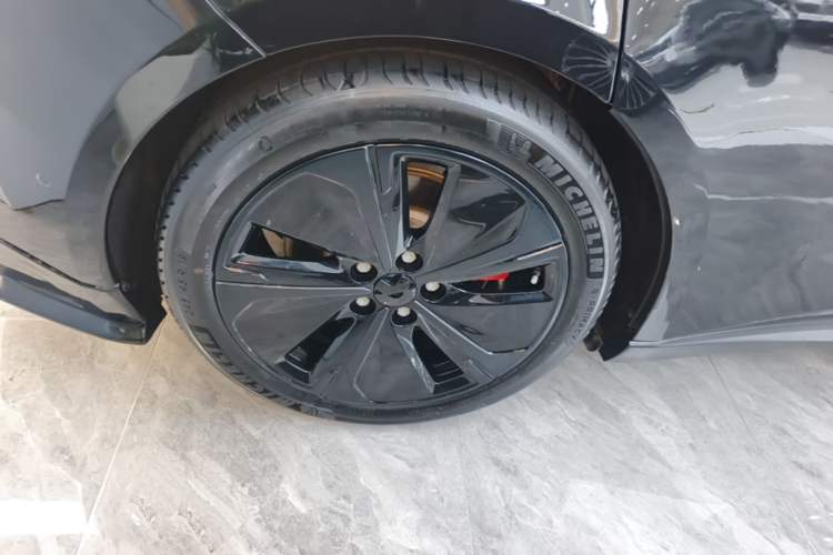 Used Nio ET5T 2024 75kWh Touring Right Rear Wheel Hub