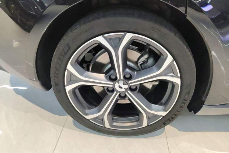 Used Nio ET5T 2024 75kWh Touring Right Rear Wheel Hub