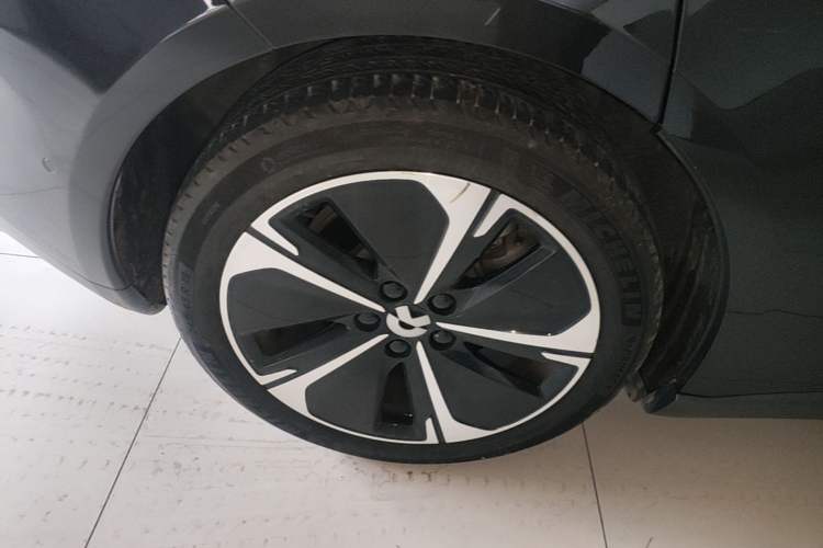 Used Nio ET5T 2024 75kWh Touring Right Rear Wheel Hub