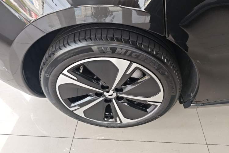 Used Nio ET5T 2024 75kWh Touring Right Rear Wheel Hub