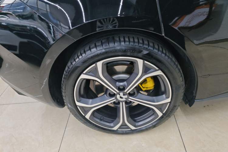 Used Nio ET5T 2024 75kWh Touring Right Rear Wheel Hub