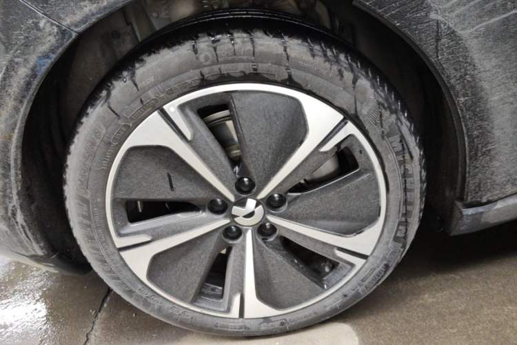 Used Nio ET5T 2024 75kWh Touring Right Rear Wheel Hub