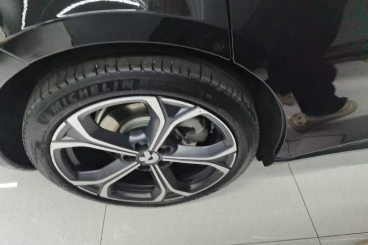 Used Nio ET5T 2024 75kWh Touring Right Rear Wheel Hub
