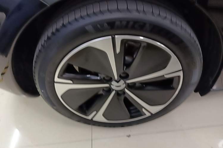 Used Nio ET5T 2024 75kWh Touring Right Rear Wheel Hub