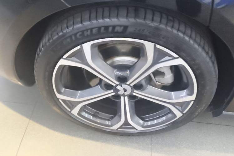 Used Nio ET5T 2024 75kWh Touring Right Rear Wheel Hub