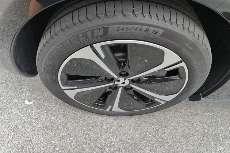 Used Nio ET5T 2024 75kWh Touring Right Rear Wheel Hub