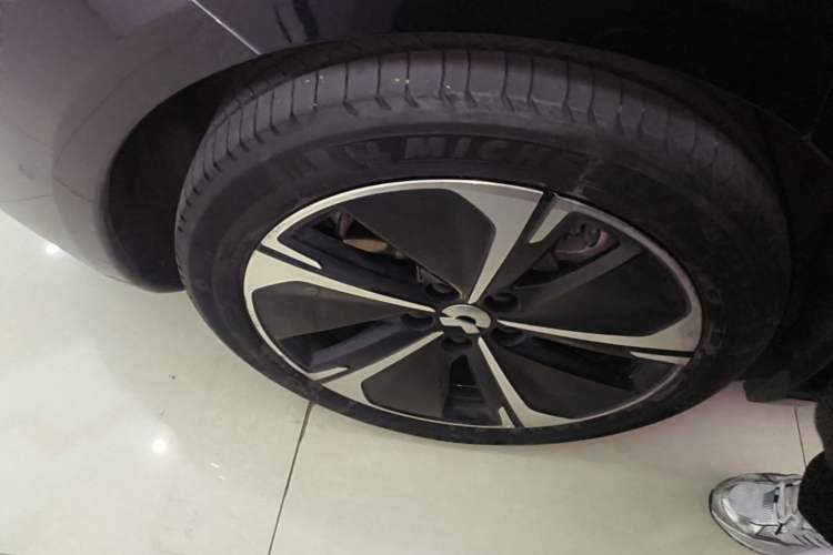 Used Nio ET5T 2024 75kWh Touring Right Rear Wheel Hub