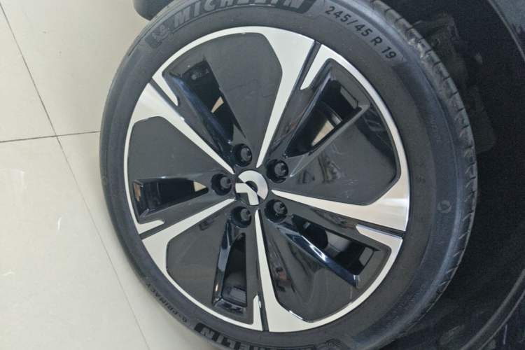 Used Nio ET5T 2024 75kWh Touring Right Rear Wheel Hub
