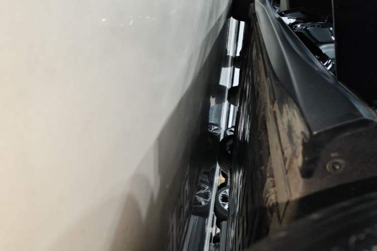 Used Nio ET5T 2024 75kWh Touring Right Side Sill