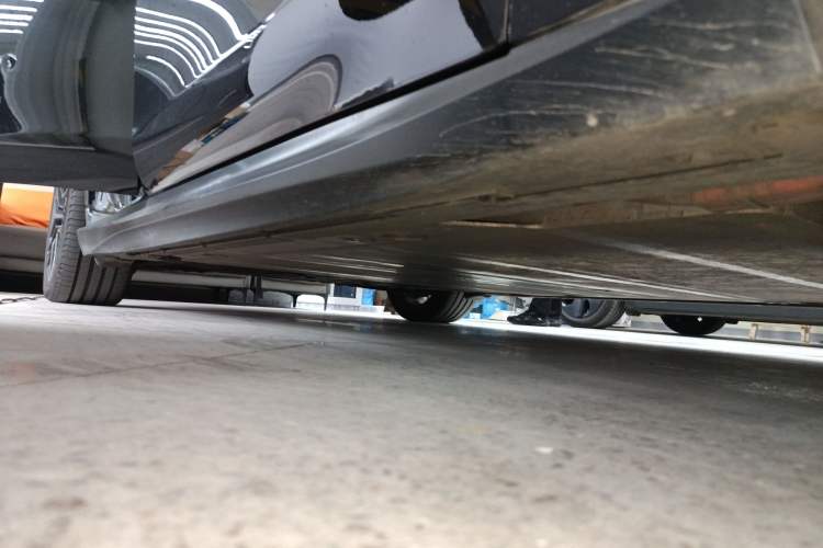 Used Nio ET5T 2024 75kWh Touring Right Side Sill