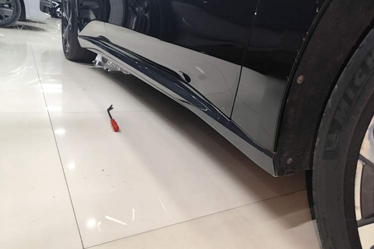 Used Nio ET5T 2024 75kWh Touring Right Side Sill