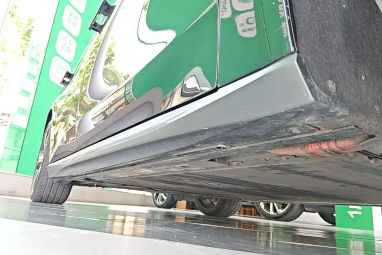 Used Nio ET5T 2024 75kWh Touring Right Side Sill