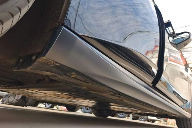 Used Nio ET5T 2024 75kWh Touring Right Side Sill