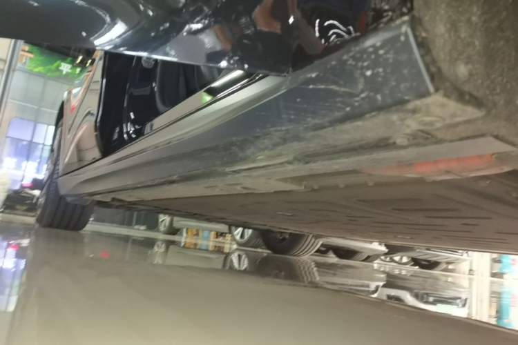 Used Nio ET5T 2024 75kWh Touring Right Side Sill