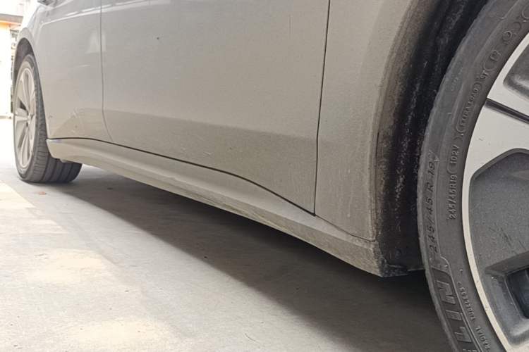 Used Nio ET5T 2024 75kWh Touring Right Side Sill
