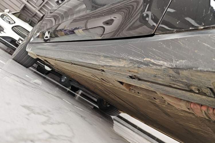 Used Nio ET5T 2024 75kWh Touring Right Side Sill