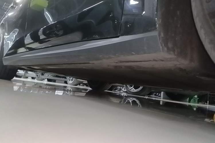 Used Nio ET5T 2024 75kWh Touring Right Side Sill