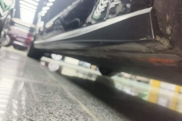 Used Nio ET5T 2024 75kWh Touring Right Side Sill