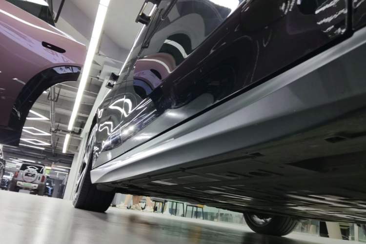 Used Nio ET5T 2024 75kWh Touring Right Side Sill